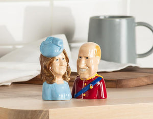 WILLIAM & KATE SALT & PEPPER SHAKERS