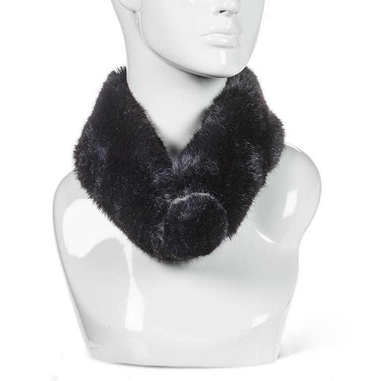 MAGNETIC SCARF WITH POMPOM - BLACK