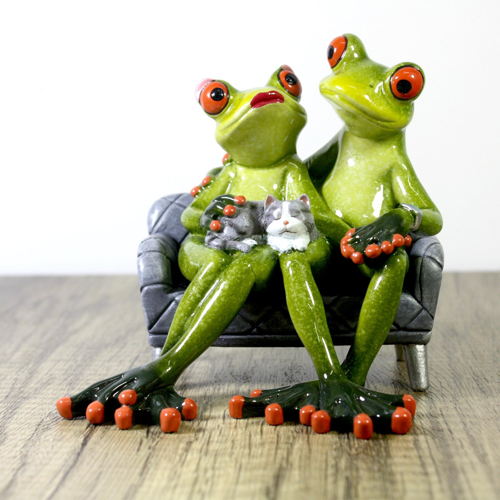 FROG COUPLE SITTING FIGURINE