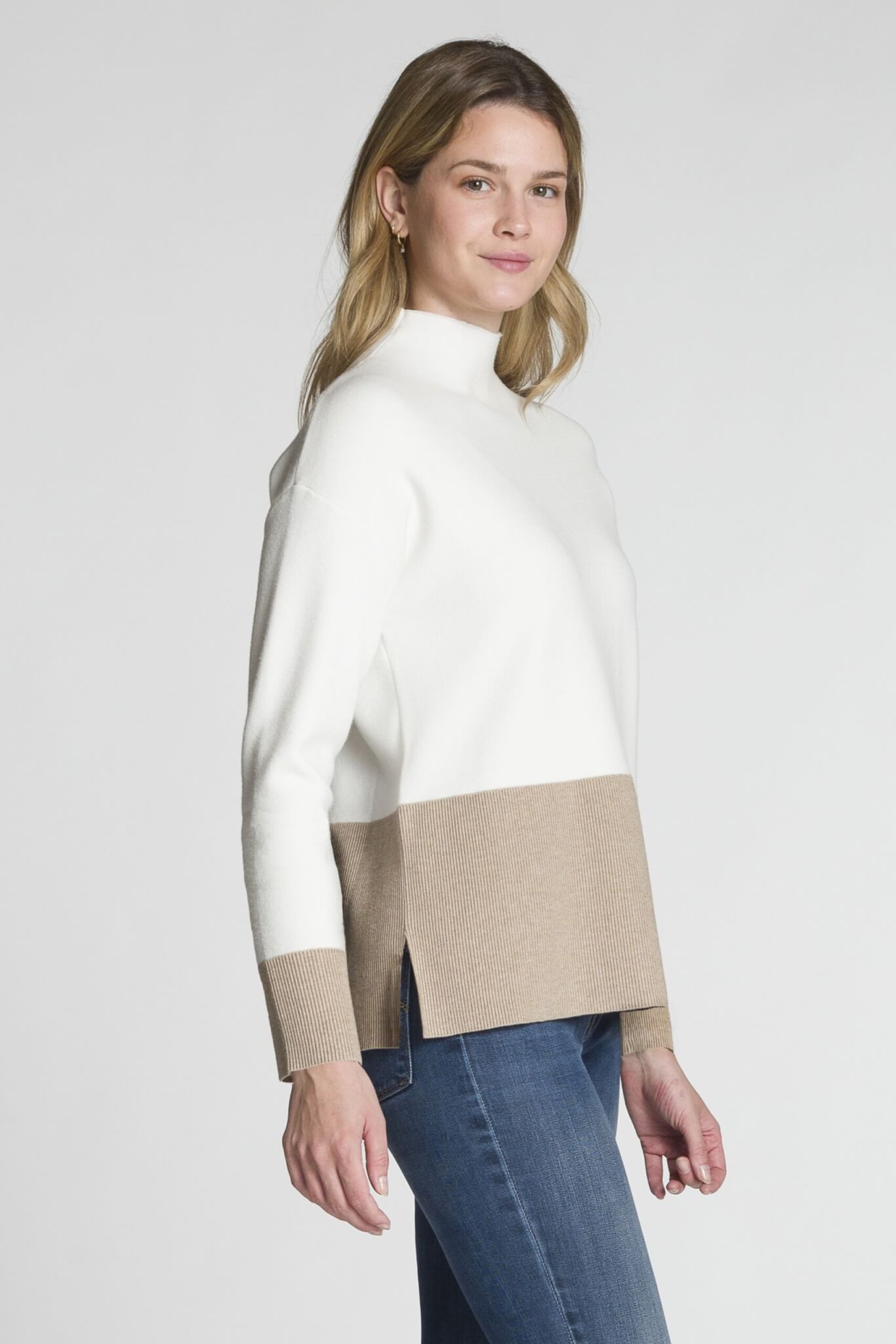 WOMEN'S MOCK NECK SWEATER