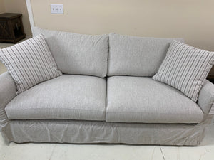 ROWE - ABERDEEN SLIPCOVER SOFA